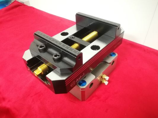 Ρυθμιζόμενα φωτιστικά 155 mm Cnc άξονα εργασίας Ευέλικτη μέγγενη αυτοκεντραρίσματος