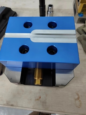 Μπλε αλουμίνιο Μάγγαινα Jaws Manual Cnc TurnΣεg Αναπόσπαστο εξάρτημαs for Light CuttΣεg