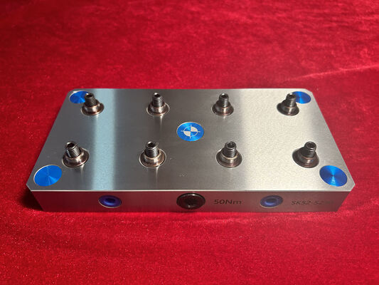 Λευκοί συστατικά άξονα CNC με ακρίβεια επαναλήψεως 0,005 mm και συμβατότητα άξονα 3/4/5 για επεξεργασία ακριβείας