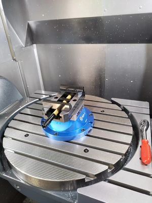 Υψηλής ακρίβειας αυτοκεντρωτική βίδα και χειροκίνητη στερέωση 4 τρυπών για 5 άξονες Cnc εργασία με σειρά 96